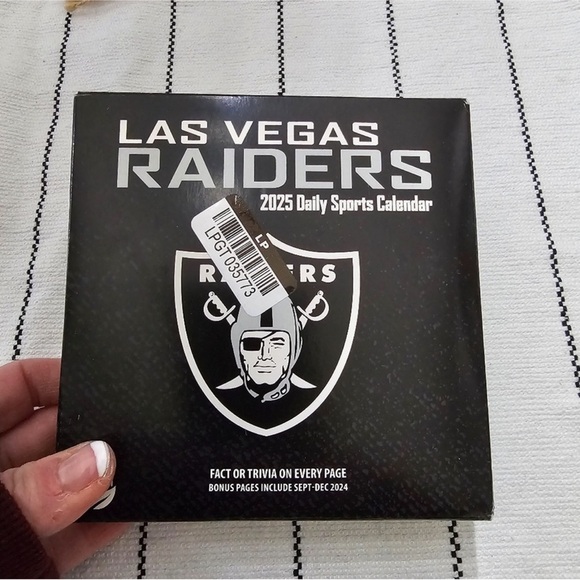 Las Vegas Raiders 2025 Daily Sports Calender with Trivia New in Box - Picture 2 of 4
